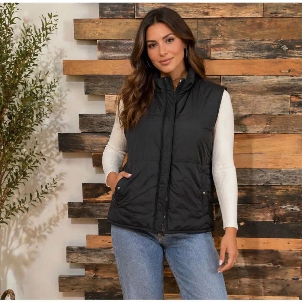 Theory puff black vest sz Medium